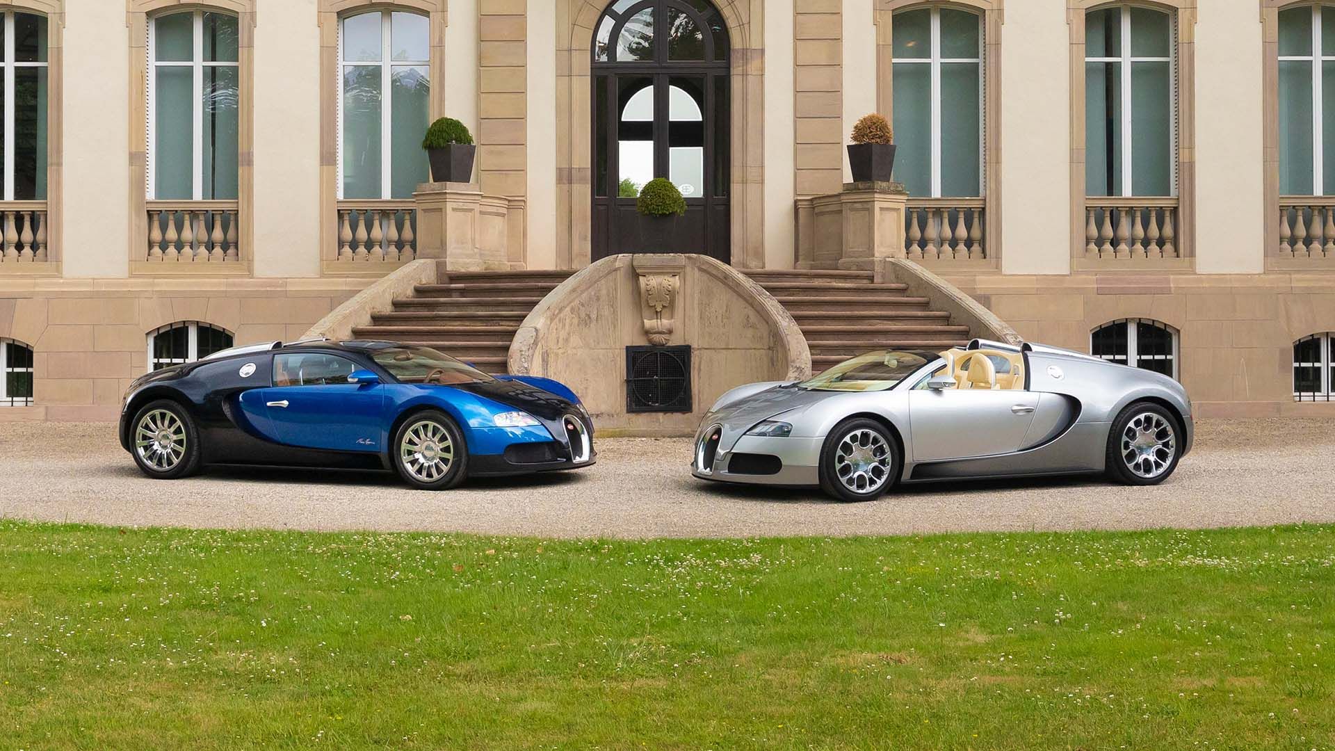 (De gauche à droite) Bugatti Veyron 16.4 et Bugatti Veyron Grand Sport 