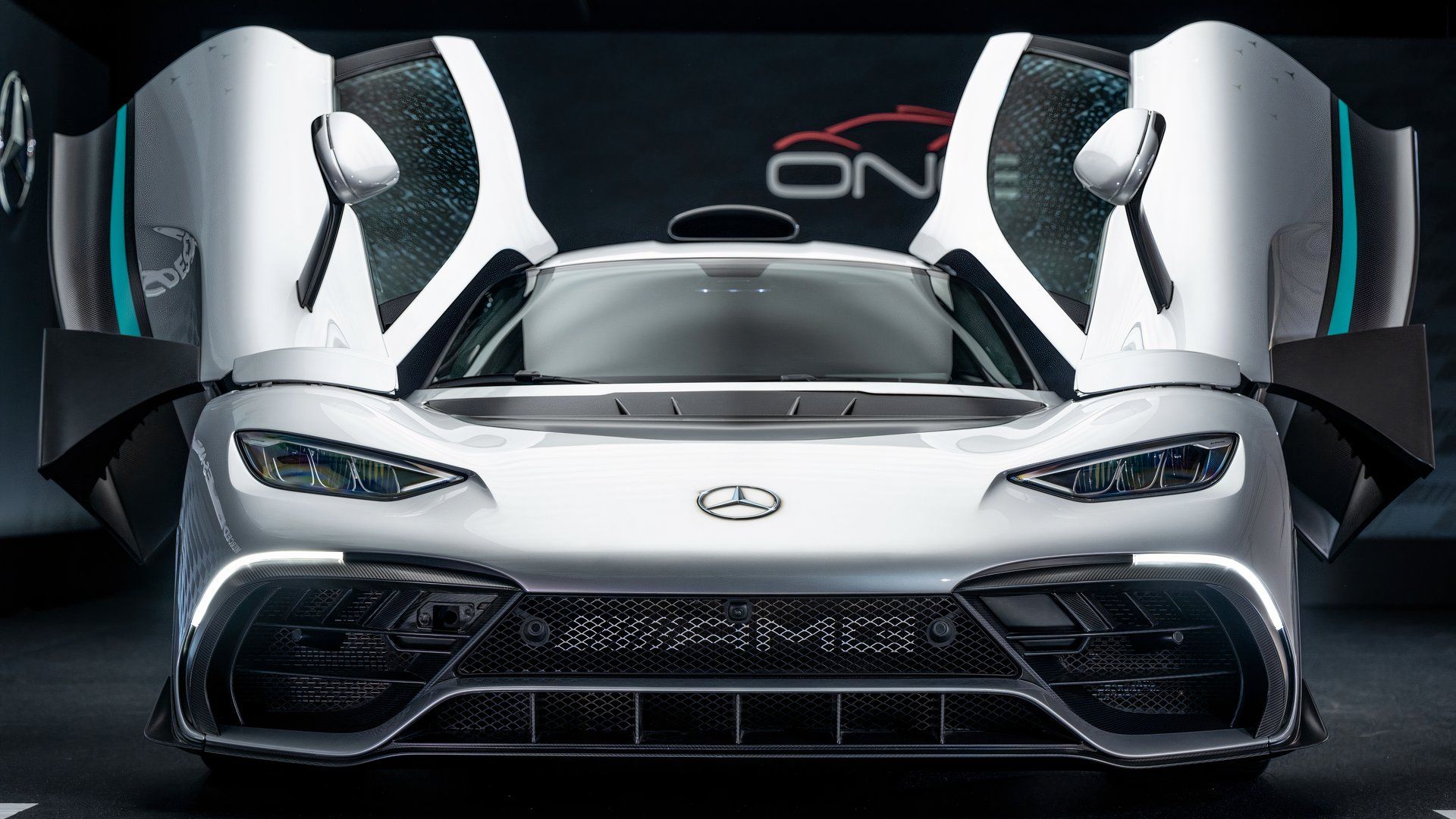 Portes avant de la Mercedes-AMG ONE 2024