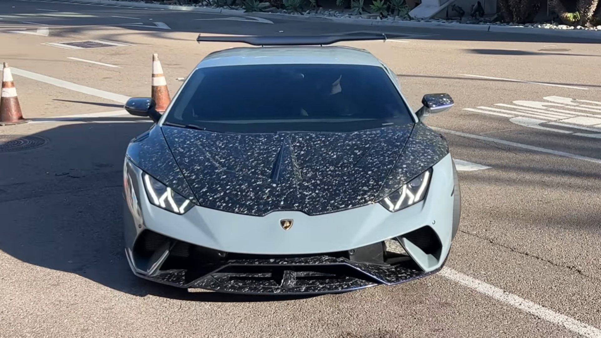Comment ce YouTuber de 22 ans a acheté la voiture de ses rêves, une Lamborghini Huracan