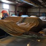 Un archéologue automobile découvre de rares muscle cars Pontiac préservées dans un ancien entrepôt