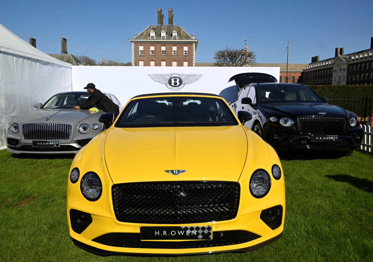 Bentley retarde son plan de développement uniquement pour les véhicules électriques et constate une « légère hausse » des hybrides chez les consommateurs de luxe
