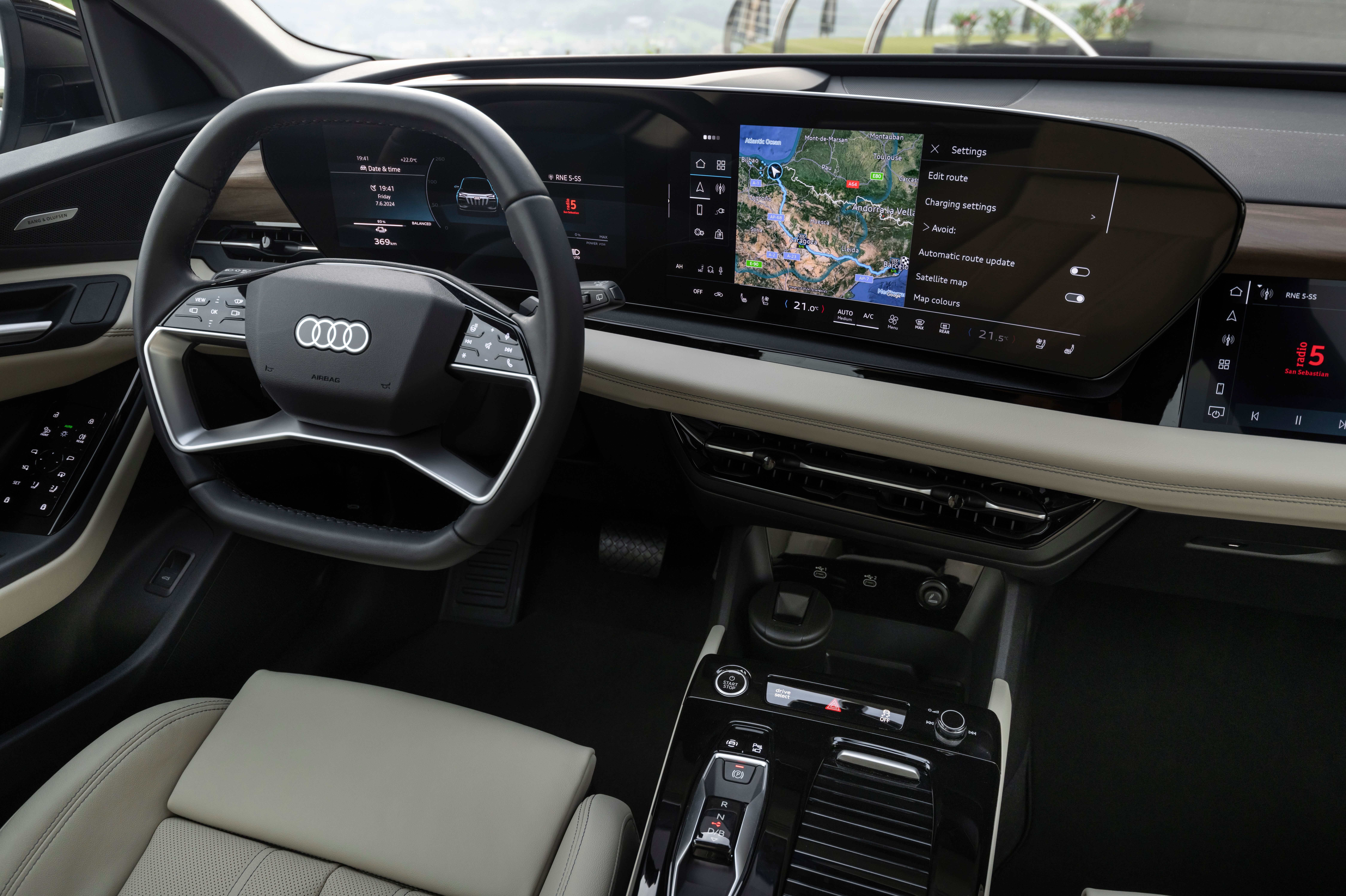 Tableau de bord de l'Audi Q6 e-tron 2025