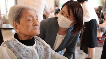 From the age of 80, Itooka participated in the pilgrimage of the 33 Kannon of Osaka